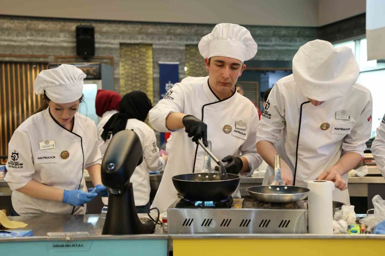 Liseli şefler "Gastro Gen&ccedil; 2026" ile yeteneklerini sergiledi
