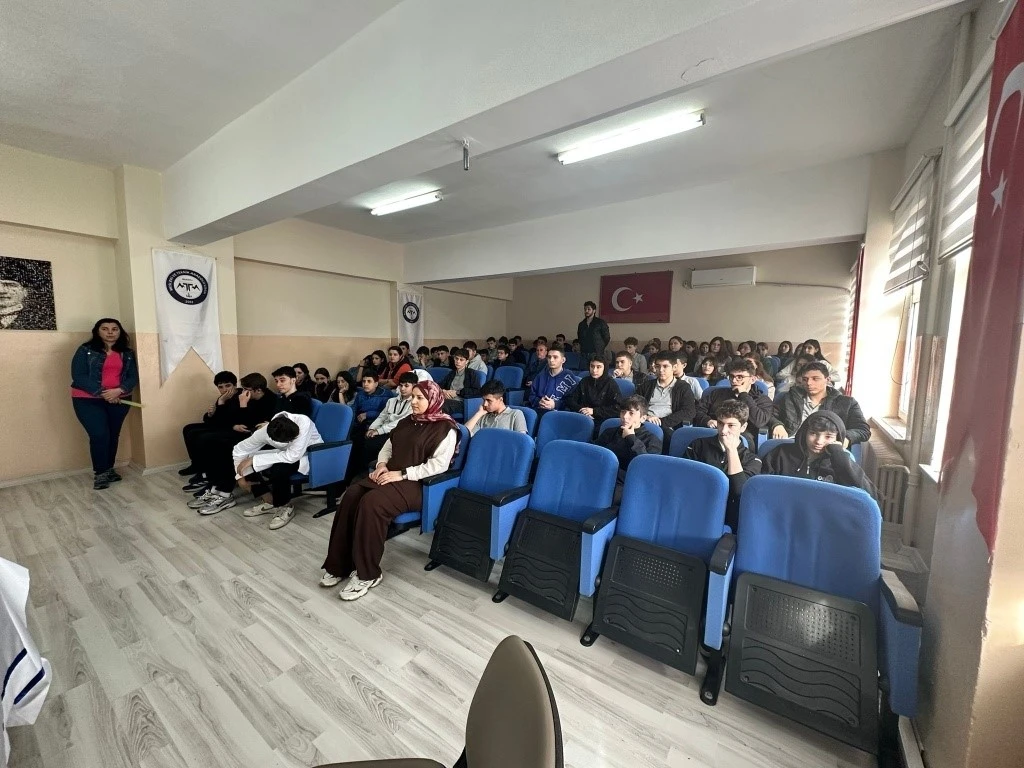Liselilere akran zorbalığı semineri
