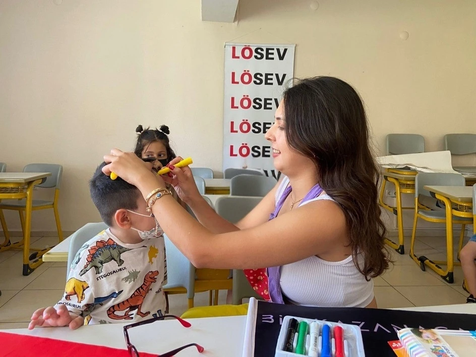 Lösemili çocuklara moral etkinliği
