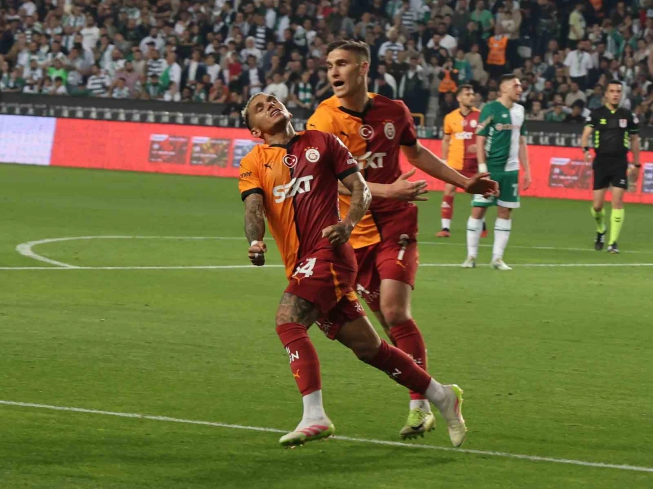 Lucas Torreira bu sezonki 4. golünü attı
