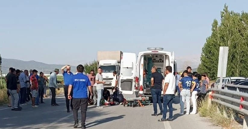 Lüks otomobile çarpan motosikletin sürücüsü ağır yaralandı