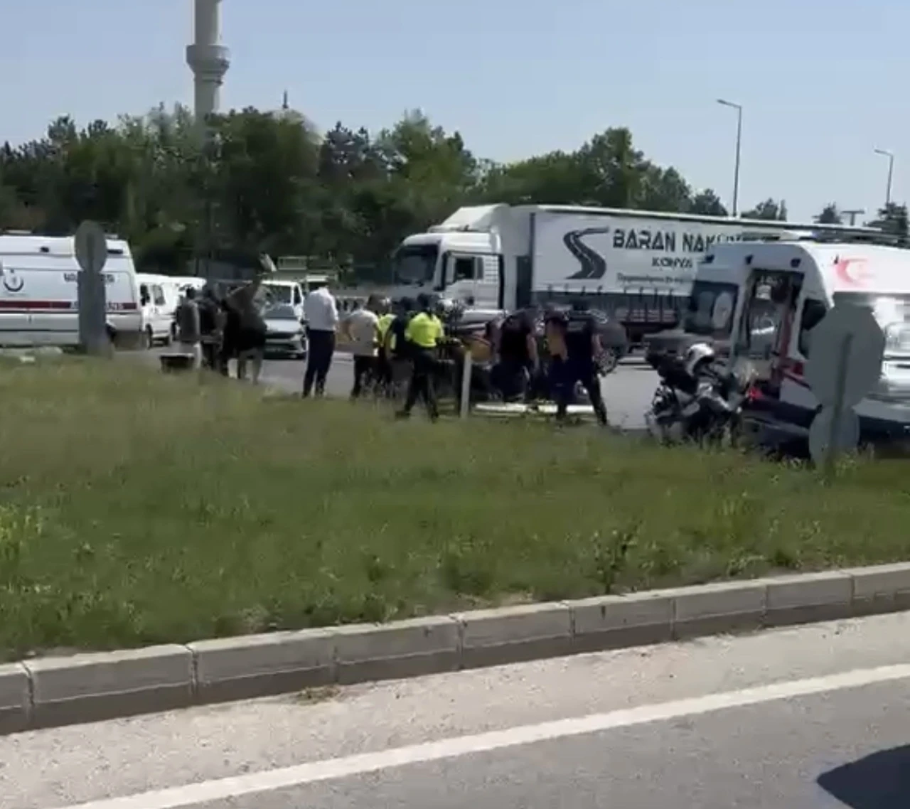 L&uuml;leburgaz&rsquo;da iki otomobil &ccedil;arpıştı: 6 yaralı
