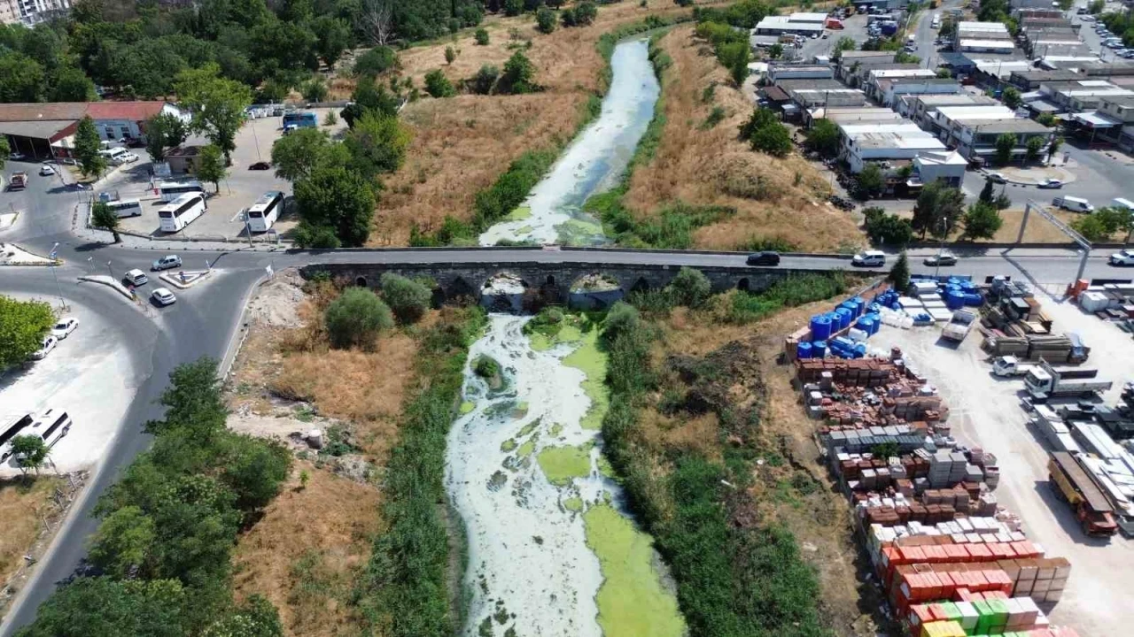 Lüleburgaz Deresi’nin rengi değişti
