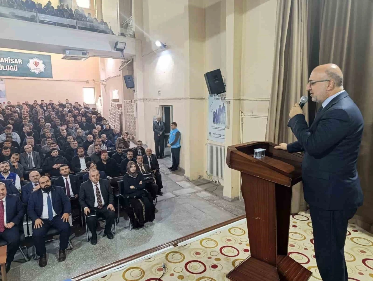 L&uuml;tf&uuml; İmamoğlu: "Kurban ibadetinin insandaki şiddet eğilimini yok etmedeki rol&uuml; b&uuml;y&uuml;k"

