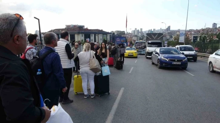 M4 Kadıköy-Sabiha Gökçen metro hattında arıza nedeniyle seferler durdu
