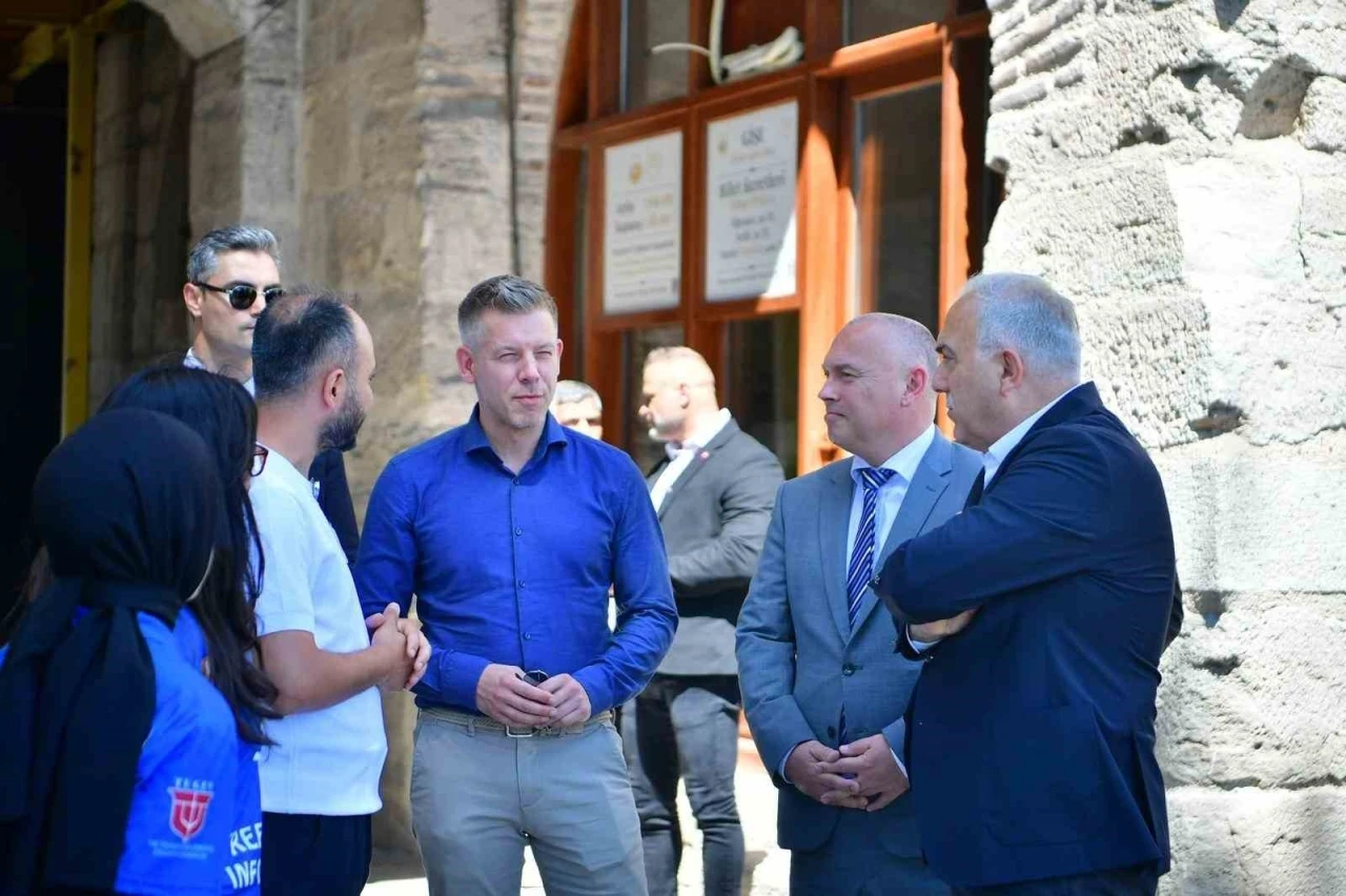 Macaristan Başbakanı Peter Magyar, Yedikule Hisarı&rsquo;nı ziyaret etti
