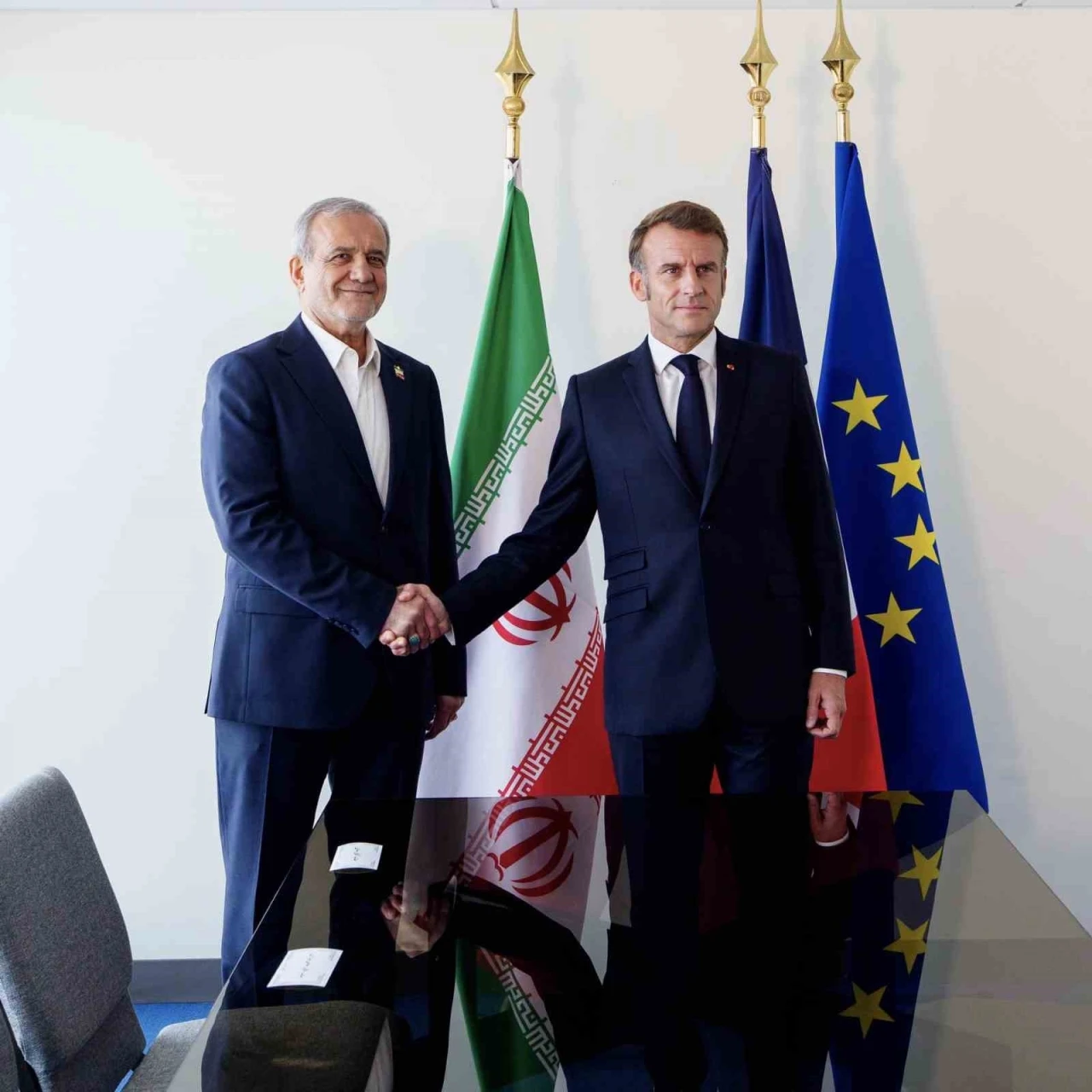 Macron, İran Cumhurbaşkanı Pezeşkiyan ile görüştü
