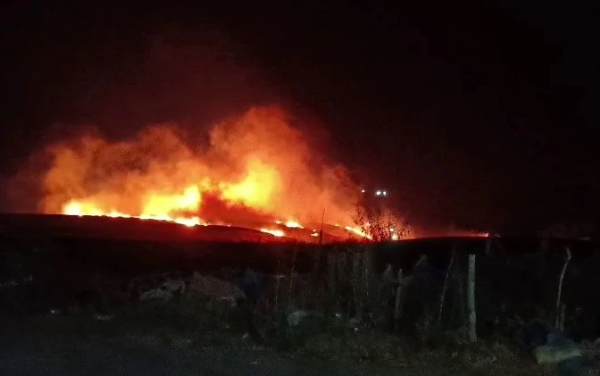 Madde bağımlılarının çıkardığı yangın evlere sıçramadan söndürüldü
