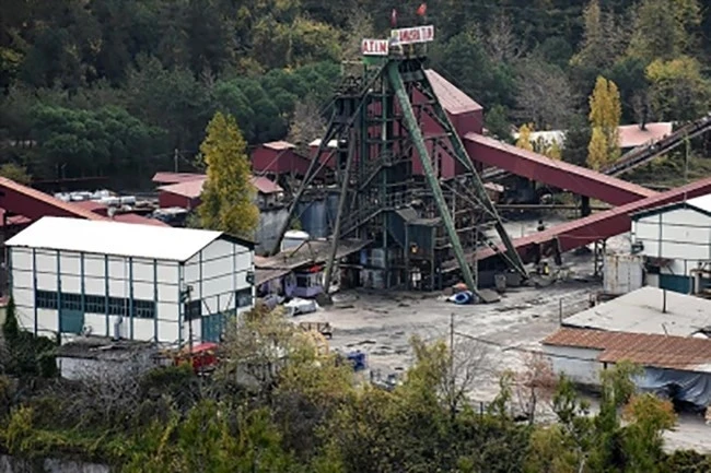 Maden ocağında yangın nedeniyle &uuml;retim durdu
