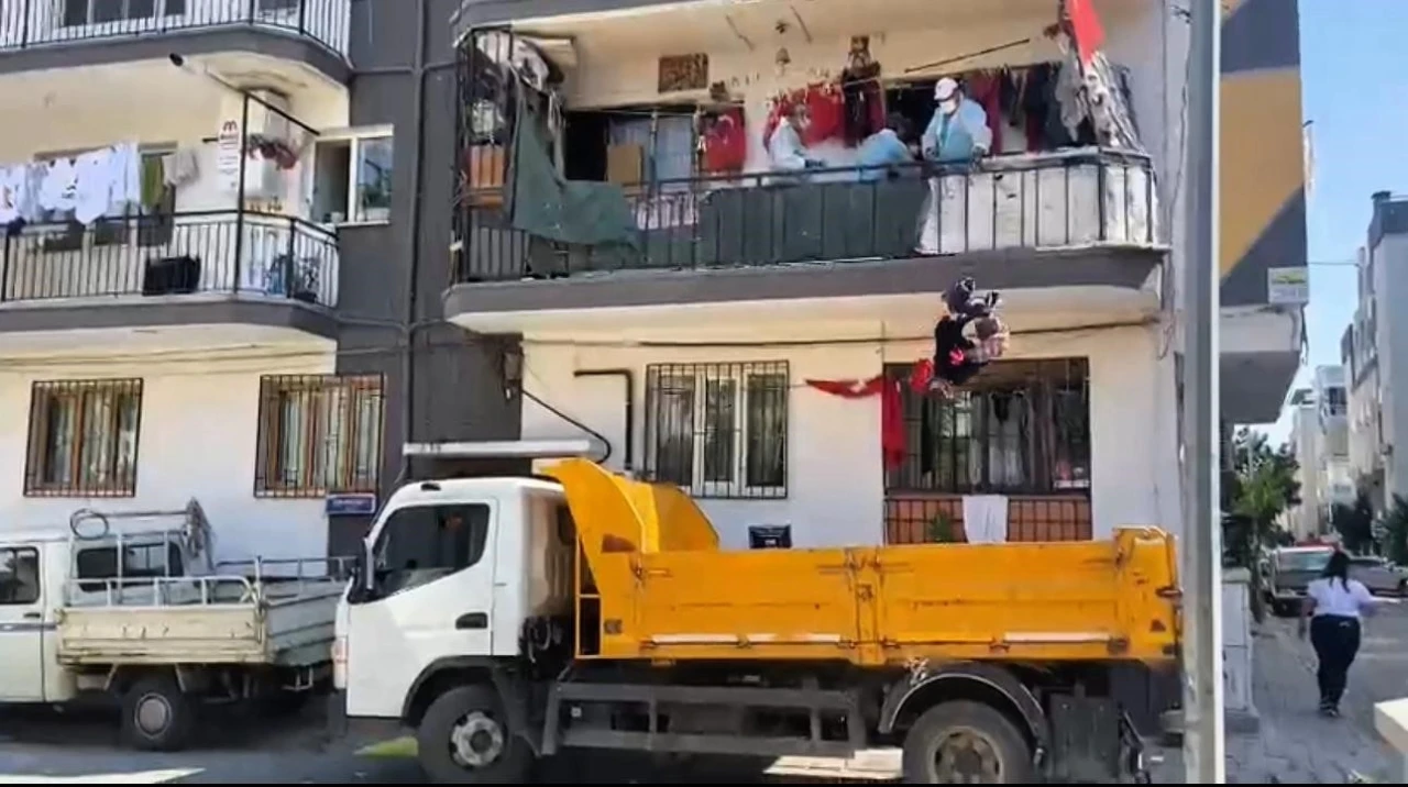 Mahalleli bıktı, onların çöp sevdası bitmedi
