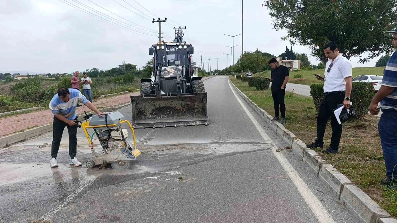 Mahkemeyi kazanan arazi sahipleri turizm yolunu kazıp araç trafiğine kapattı
