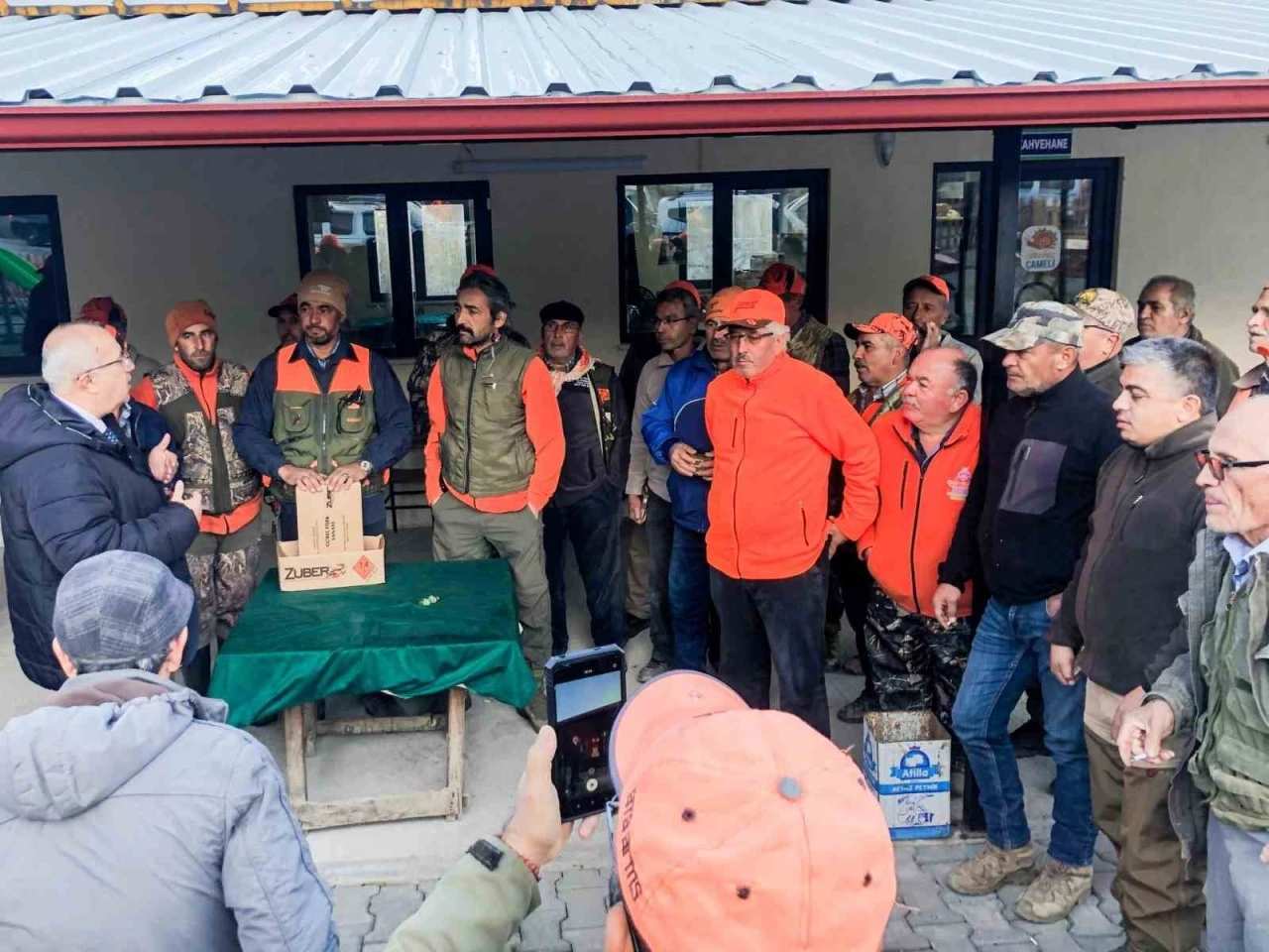 Mahsullerini korumak isteyen üreticiler domuzlarla mücadele ediyor
