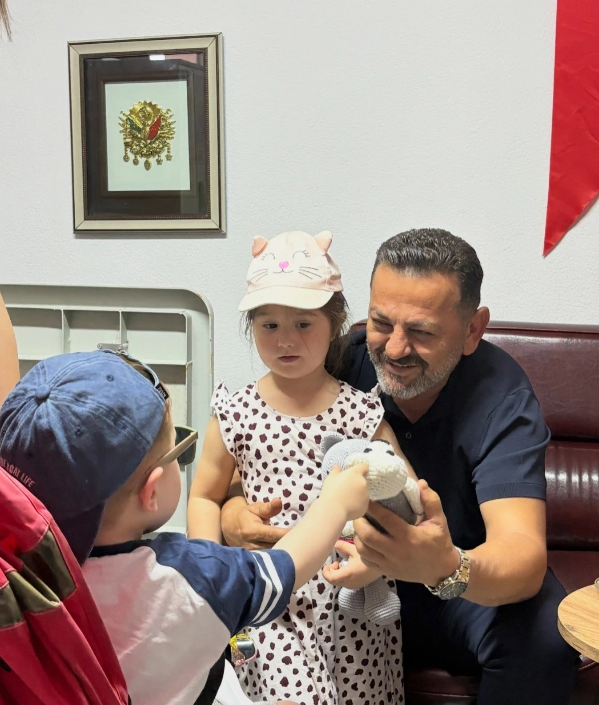 Makamın en &ouml;zel misafirleri minikler oldu
