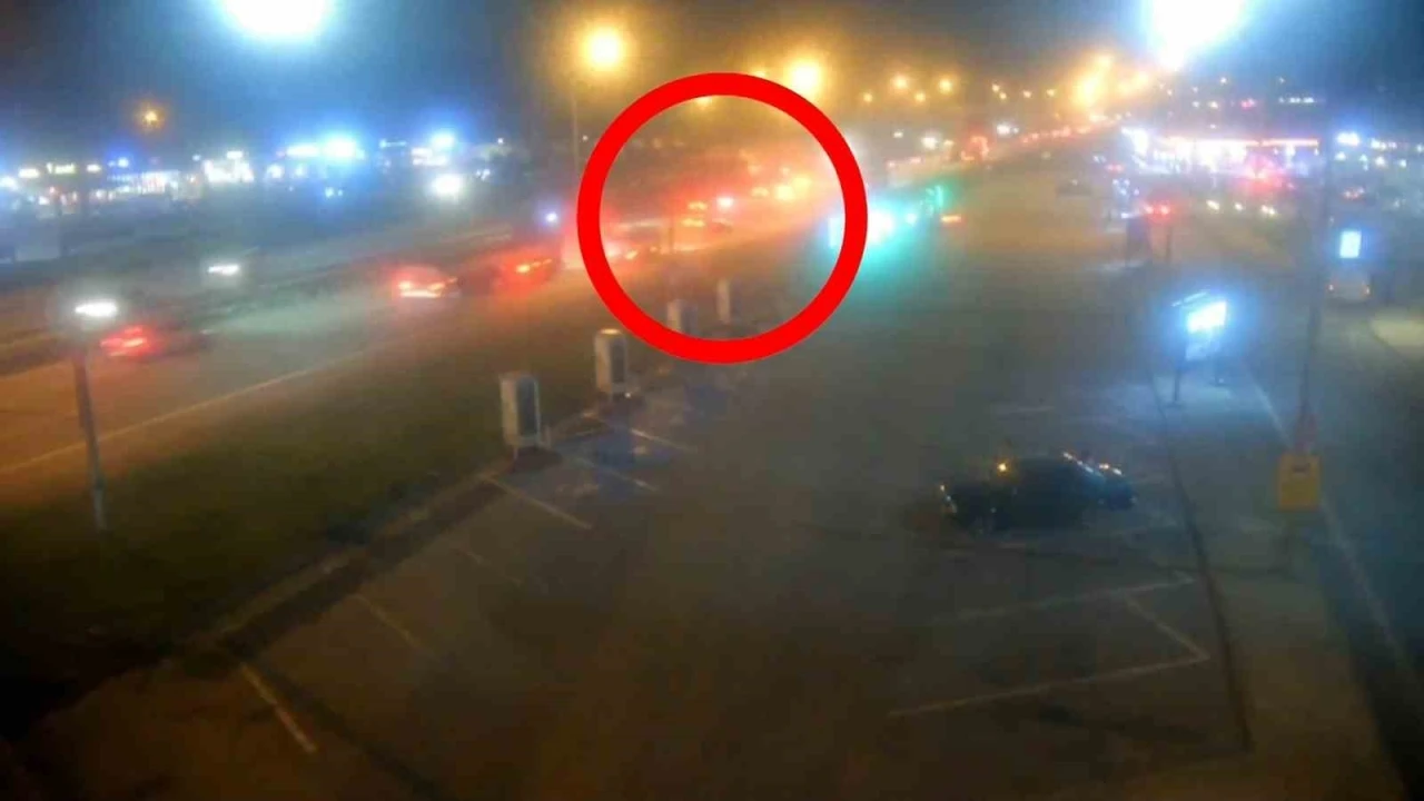 Makas atarak ilerlediği iddia edilen otomobilin sebep olduğu cinayet gibi kazanın tutanağı pes dedirtti
