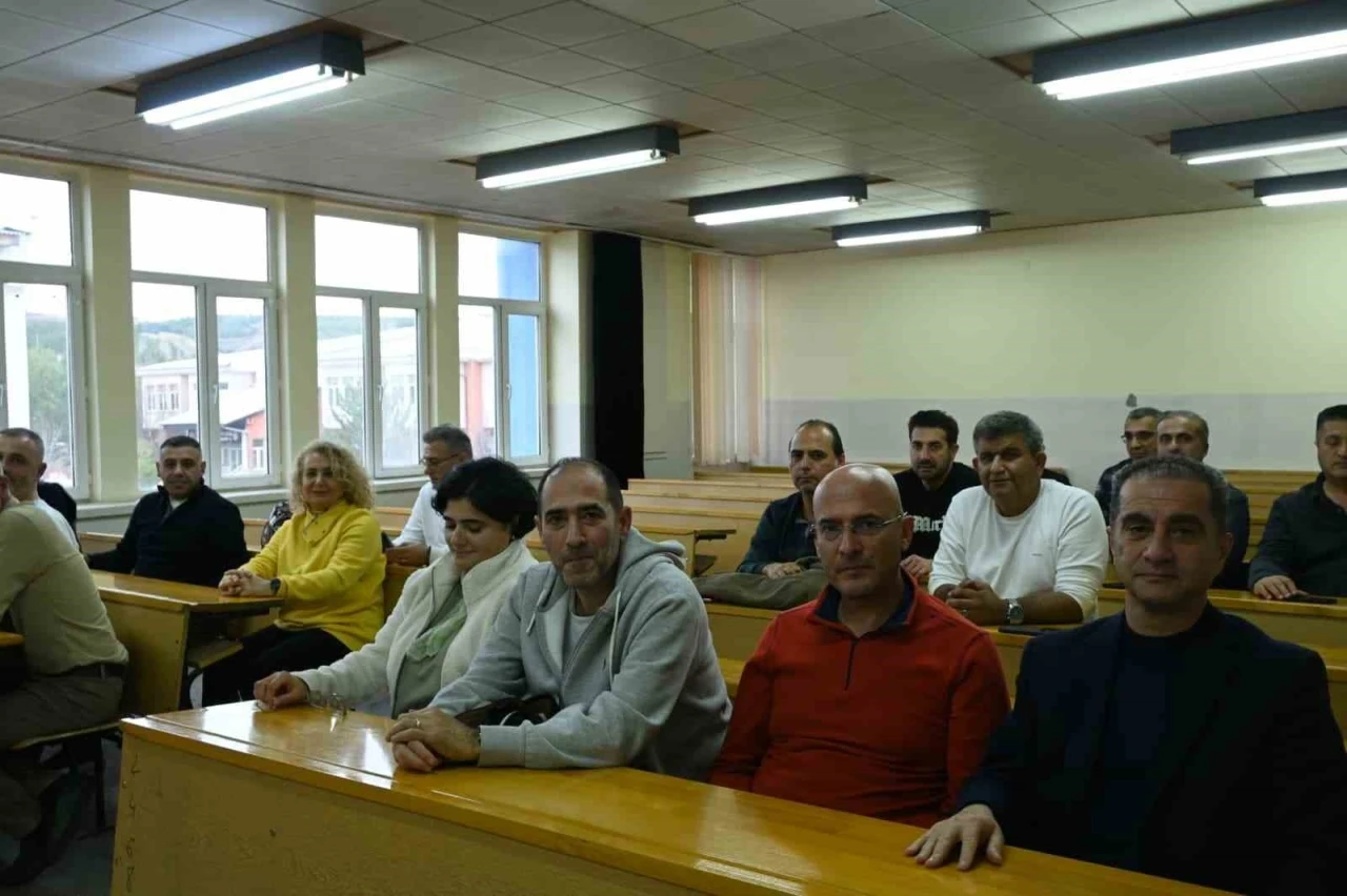 Makine m&uuml;hendisleri 25 yıl sonra aynı sıralarda buluştu
