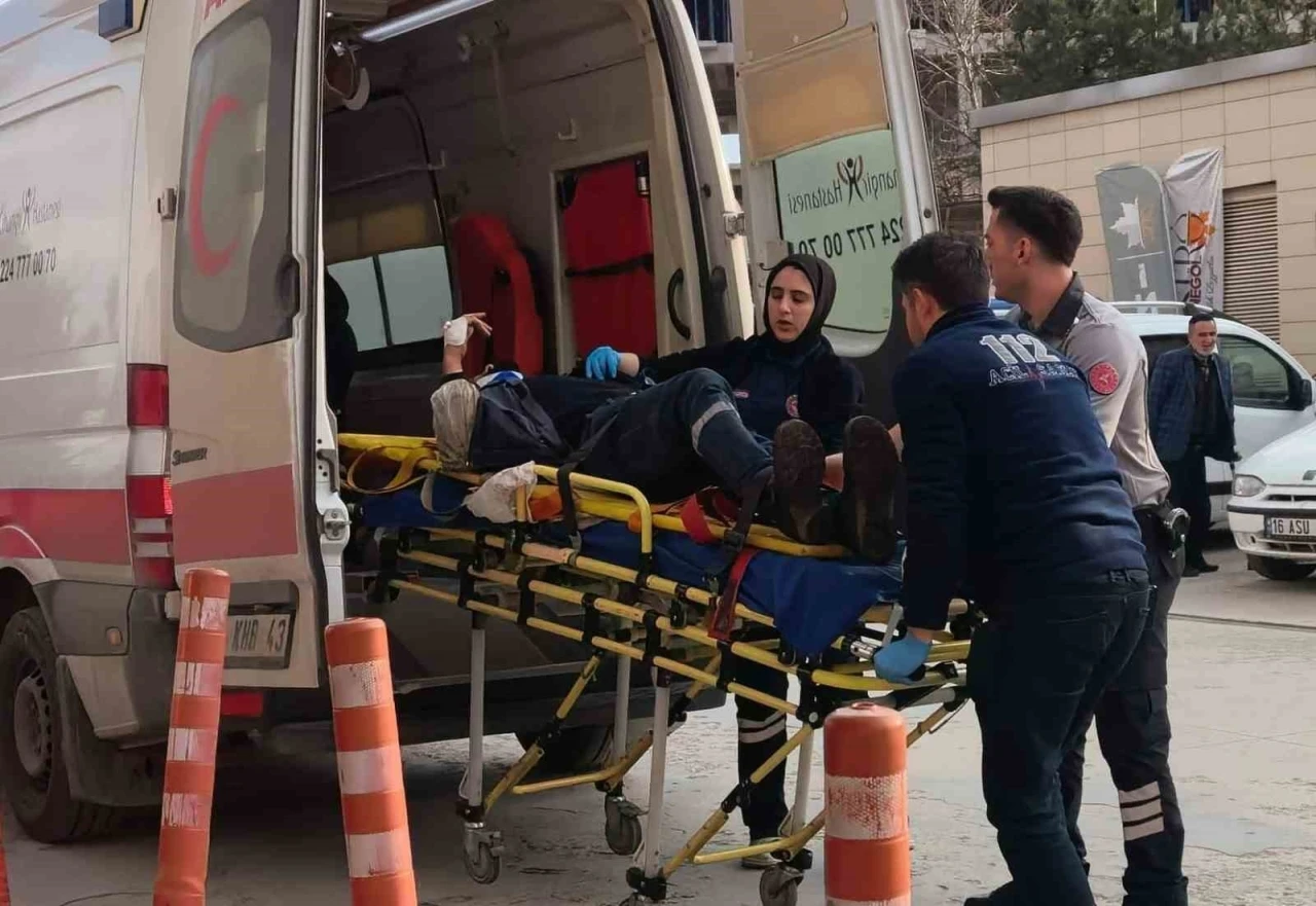 Makineye sıkışan iş&ccedil;i ağır yaralandı
