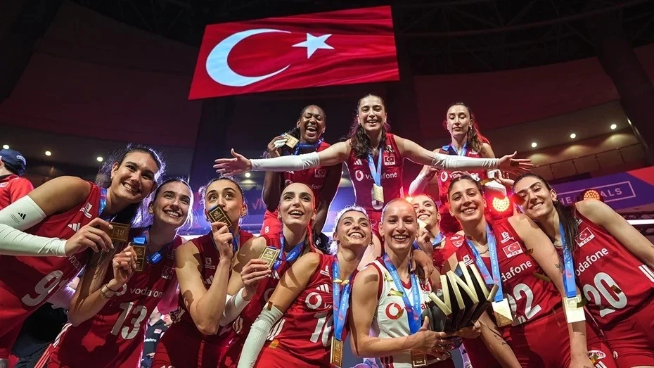 Malatya B&uuml;y&uuml;kşehir Belediye Başkanı Sami Er&rsquo;den Filenin Sultanları&rsquo;na kutlama mesajı
