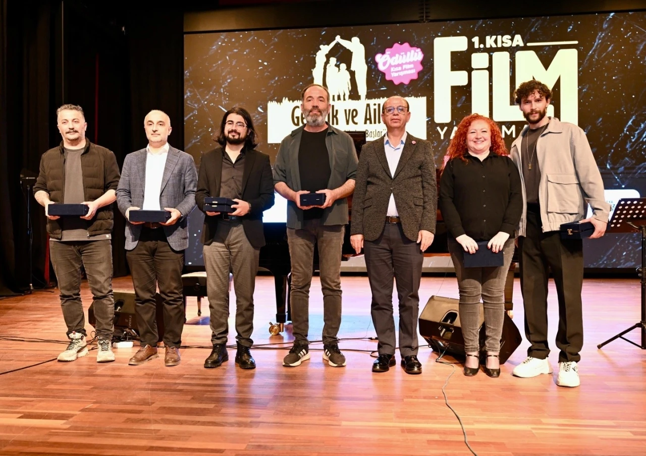 Malatya&rsquo;da 1. Kısa Film Yarışması&rsquo;nın &ouml;d&uuml;lleri t&ouml;renle sahiplerini buldu
