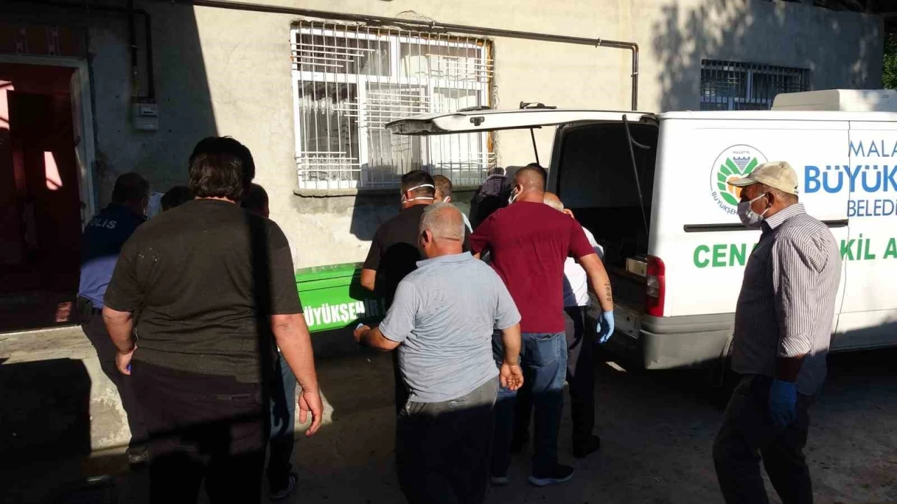 Malatya&rsquo;da 26 yaşındaki gen&ccedil; evinde &ouml;l&uuml; bulundu
