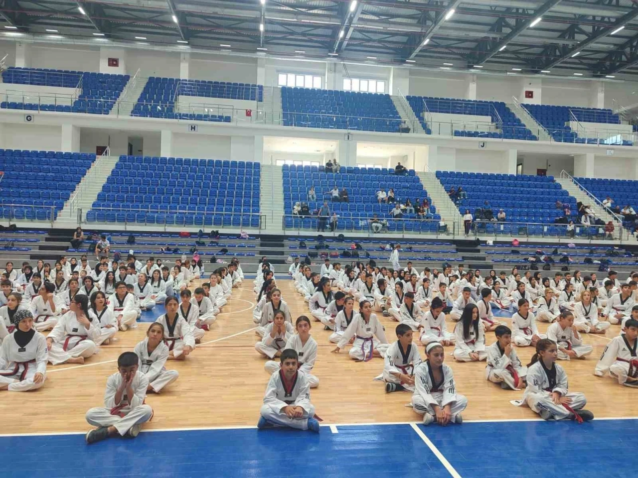 Malatya&rsquo;da 476 sporcu siyah kuşak i&ccedil;in ter d&ouml;kt&uuml;
