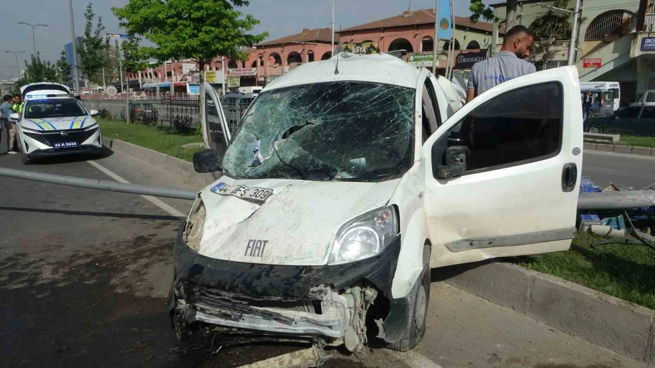Malatya’da 5 araçlı zincirleme kaza: 3 kilometrelik kuyruk oluştu
