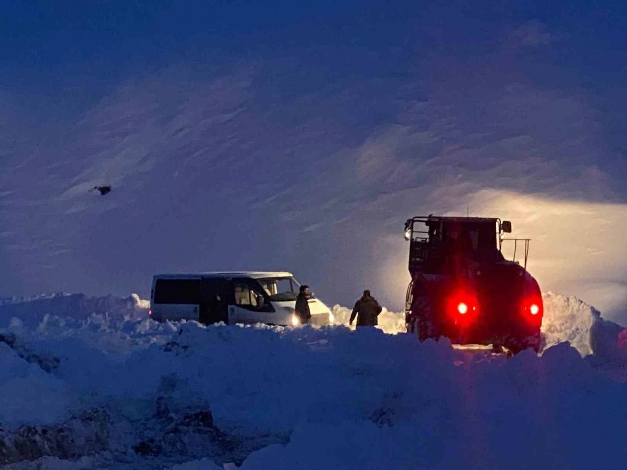 Malatya&rsquo;da 53 mahallede yol ulaşıma a&ccedil;ıldı

