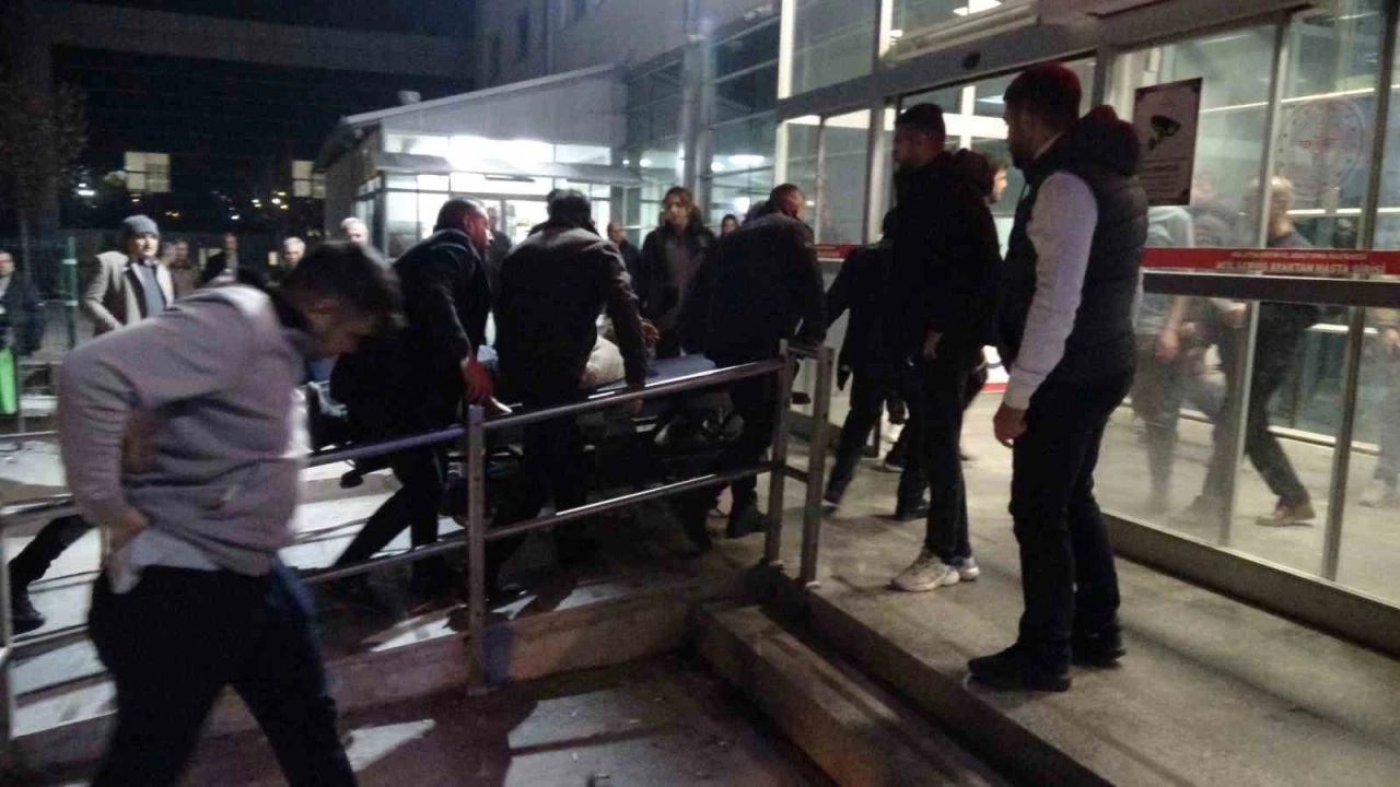 Malatya&rsquo;da bı&ccedil;aklı kavga: 3 yaralı
