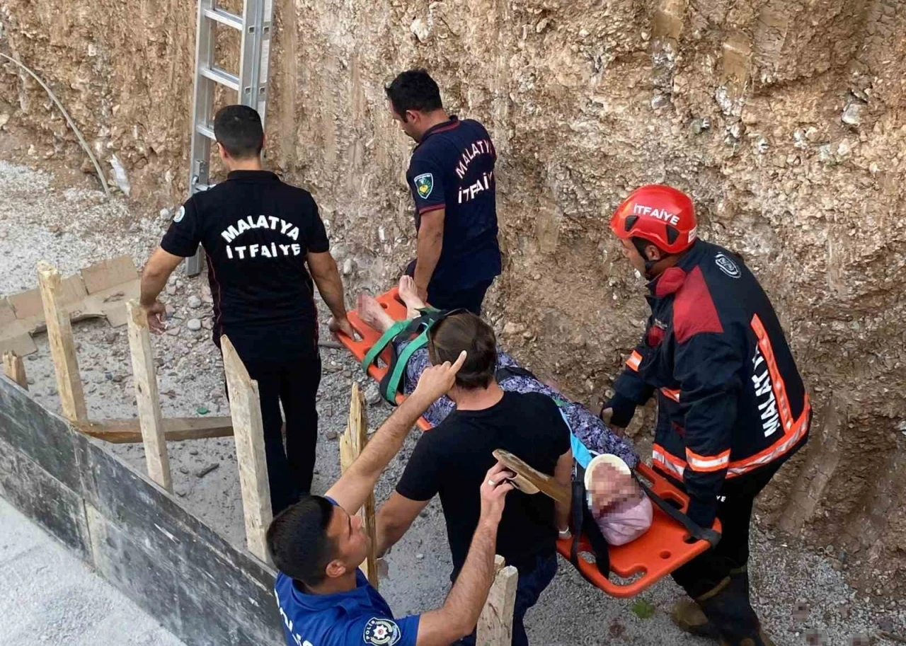 Malatya’da dengesini kaybederek inşaat alanına düşen şahıs kurtarıldı
