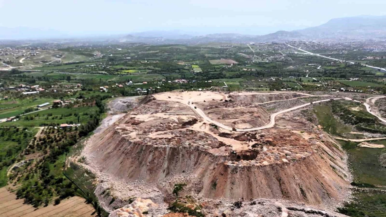 Malatya’da depremin izleri dağ oldu
