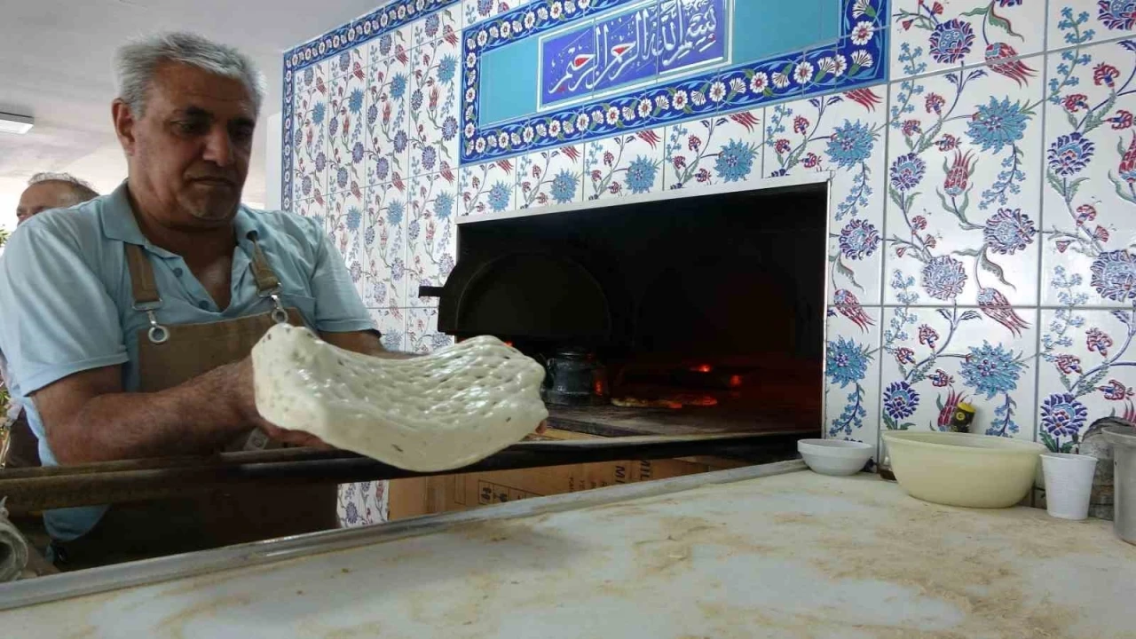 Malatya’da fırıncıların 300 derecelik ateşle mücadelesi
