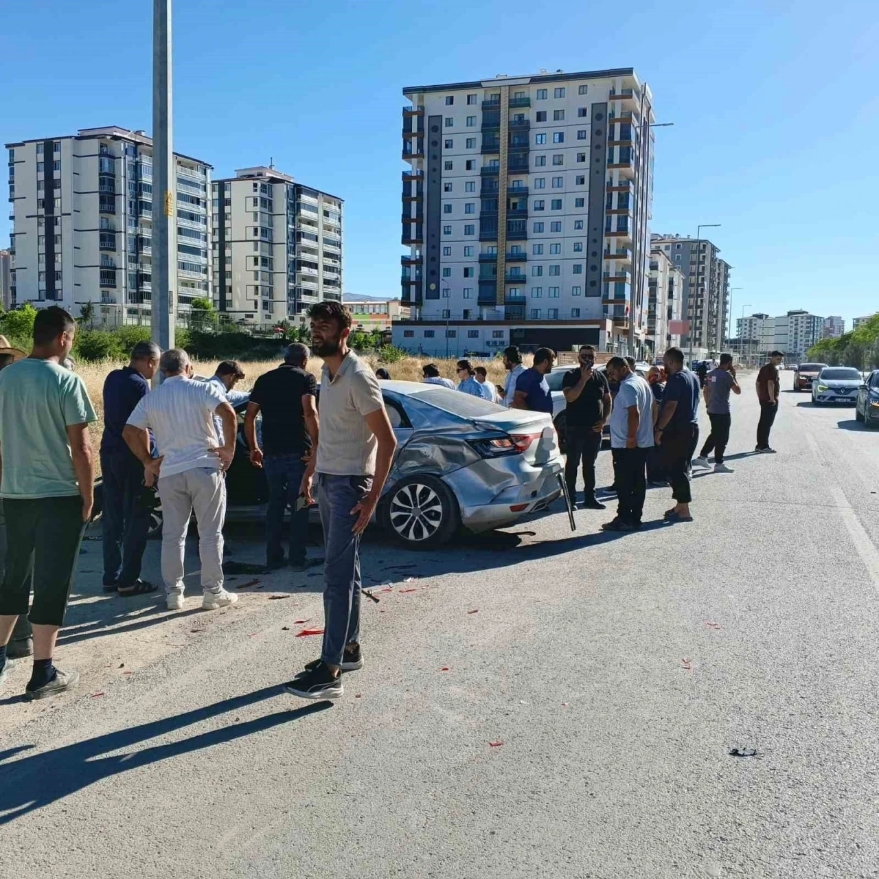 Malatya&rsquo;da iki otomobil &ccedil;arpıştı: 1 yaralı
