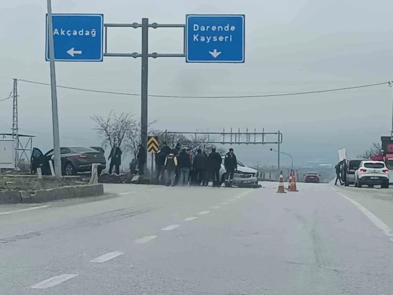 Malatya&rsquo;da iki otomobil &ccedil;arpıştı: 4 yaralı
