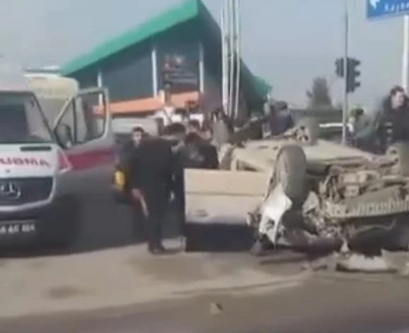 Malatya&rsquo;da iki otomobil &ccedil;arpıştı: 5 yaralı
