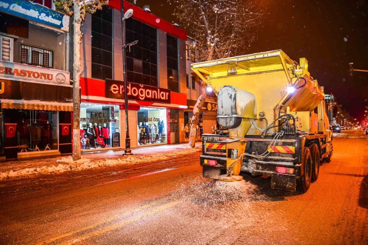Malatya&rsquo;da kapanan 117 Mahalle yolu ulaşıma a&ccedil;ıldı

