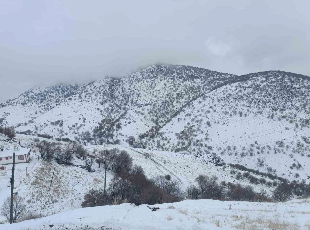 Malatya&rsquo;da kırsal kesimlerde kar etkili oluyor
