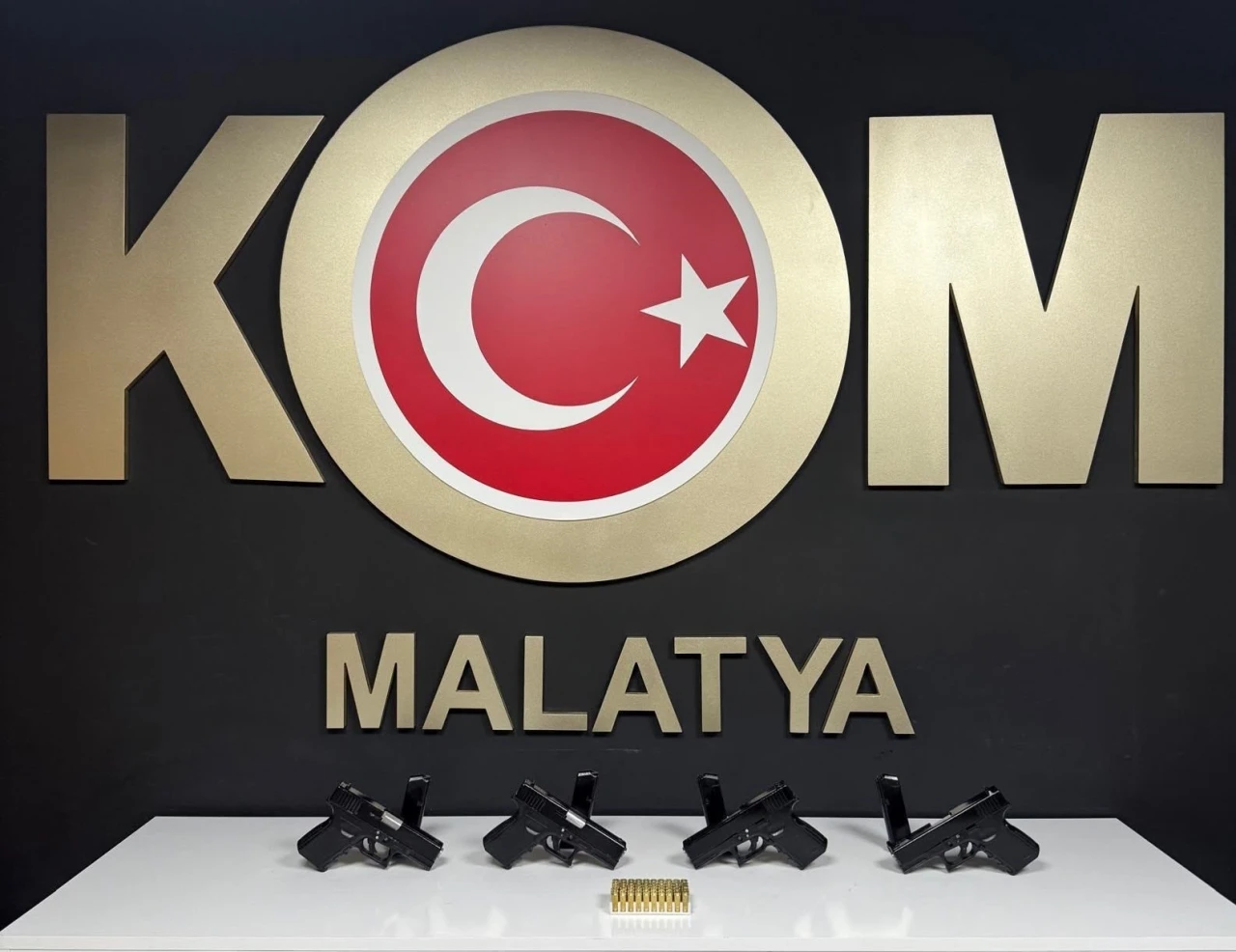 Malatya&rsquo;da KOM&rsquo;dan ruhsatsız silah operasyonu: 7 g&ouml;zaltı

