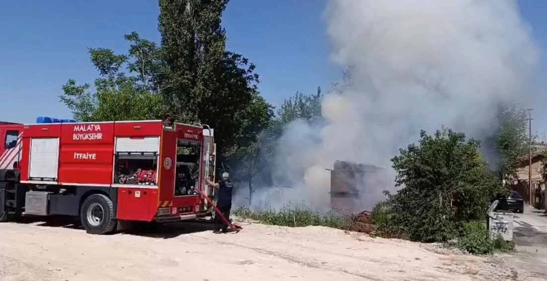 Malatya&rsquo;da korkutan bah&ccedil;e yangını
