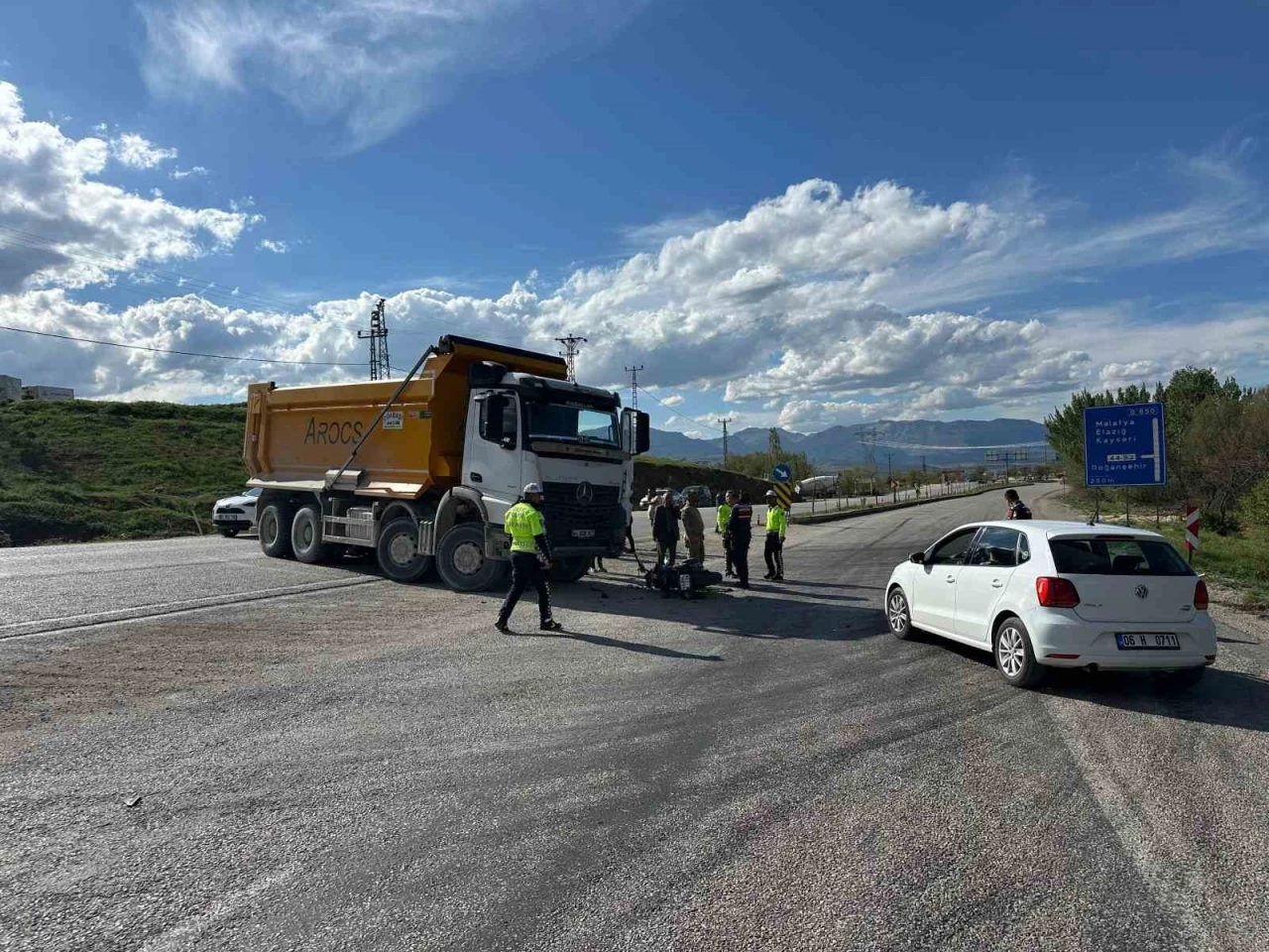 Malatya’da motosikletle kamyon çarpıştı: 1 yaralı

