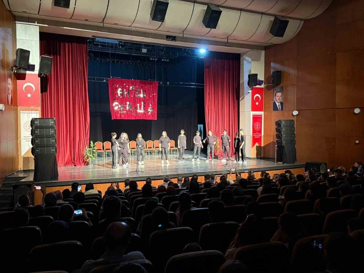 Malatya’da öğrencilerden Turgut Özakman oyunu
