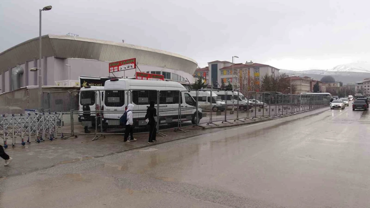 Malatya&rsquo;da organize su&ccedil; &ouml;rg&uuml;t&uuml; davasında 13 sanık tahliye edildi
