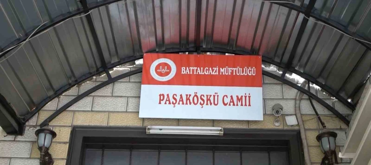 Malatya&rsquo;da Paşak&ouml;şk&uuml; Camisi&rsquo;nin hasarlı minaresi onarılıyor
