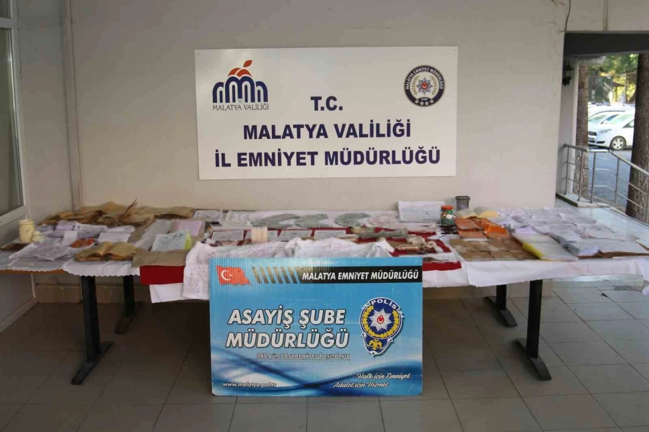 Malatya’da &quot;muska ve büyü&quot; yöntemiyle 27 kişiyi dolandıran 7 şüpheli yakalandı

