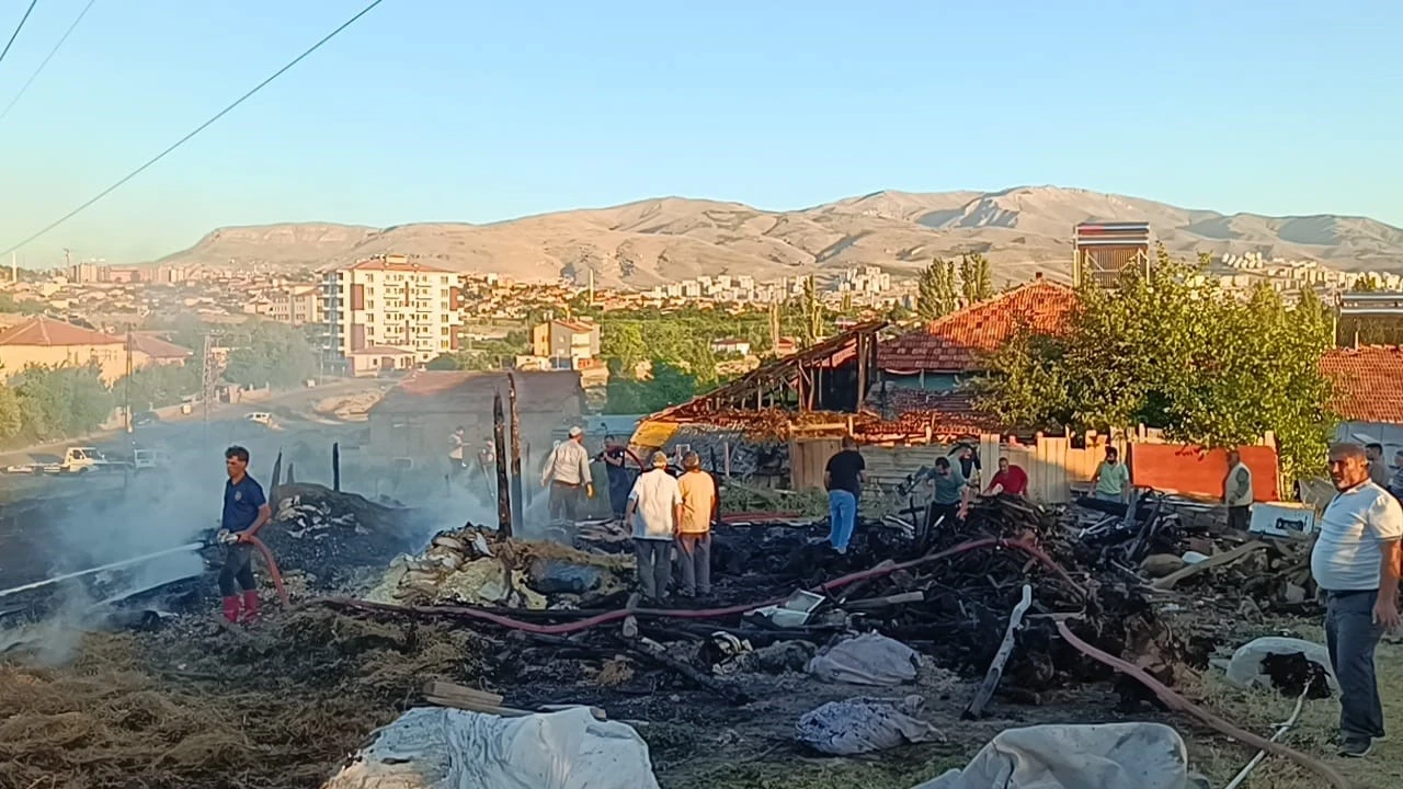 Malatya’da saman balyaları yandı: 1 kişi dumandan etkilendi
