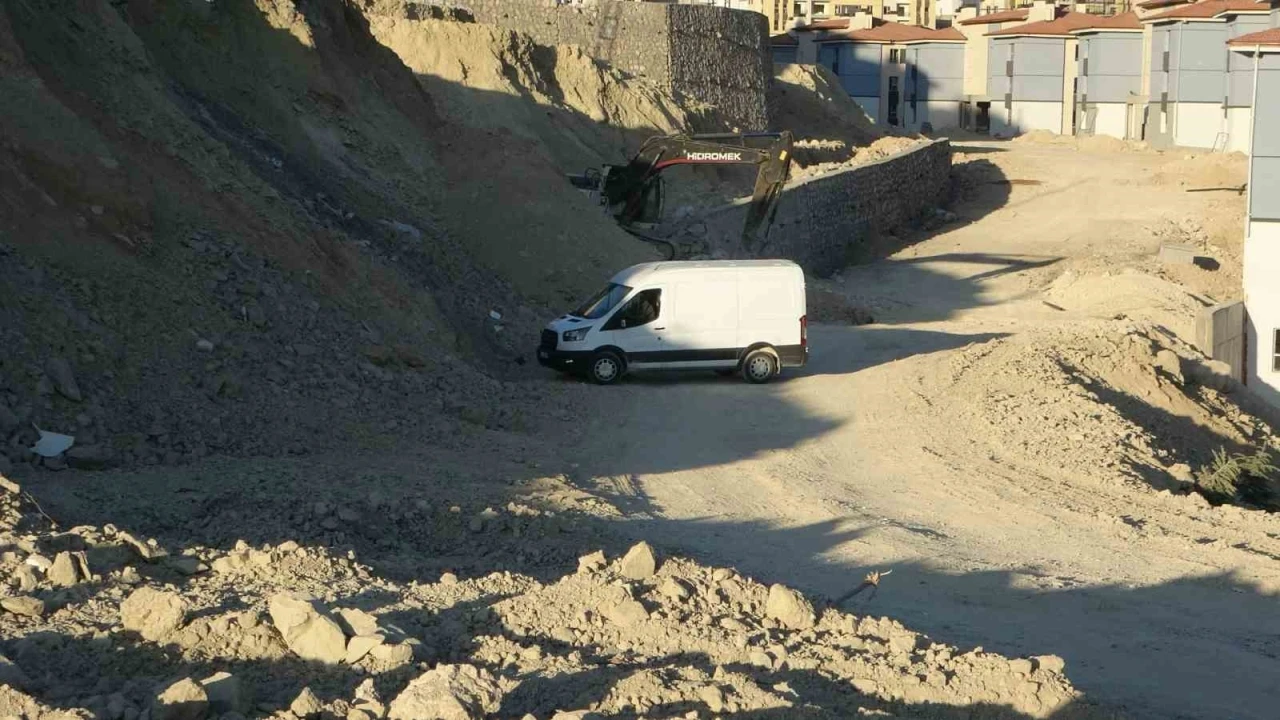 Malatya’da şantiye alanında top mermisi bulundu
