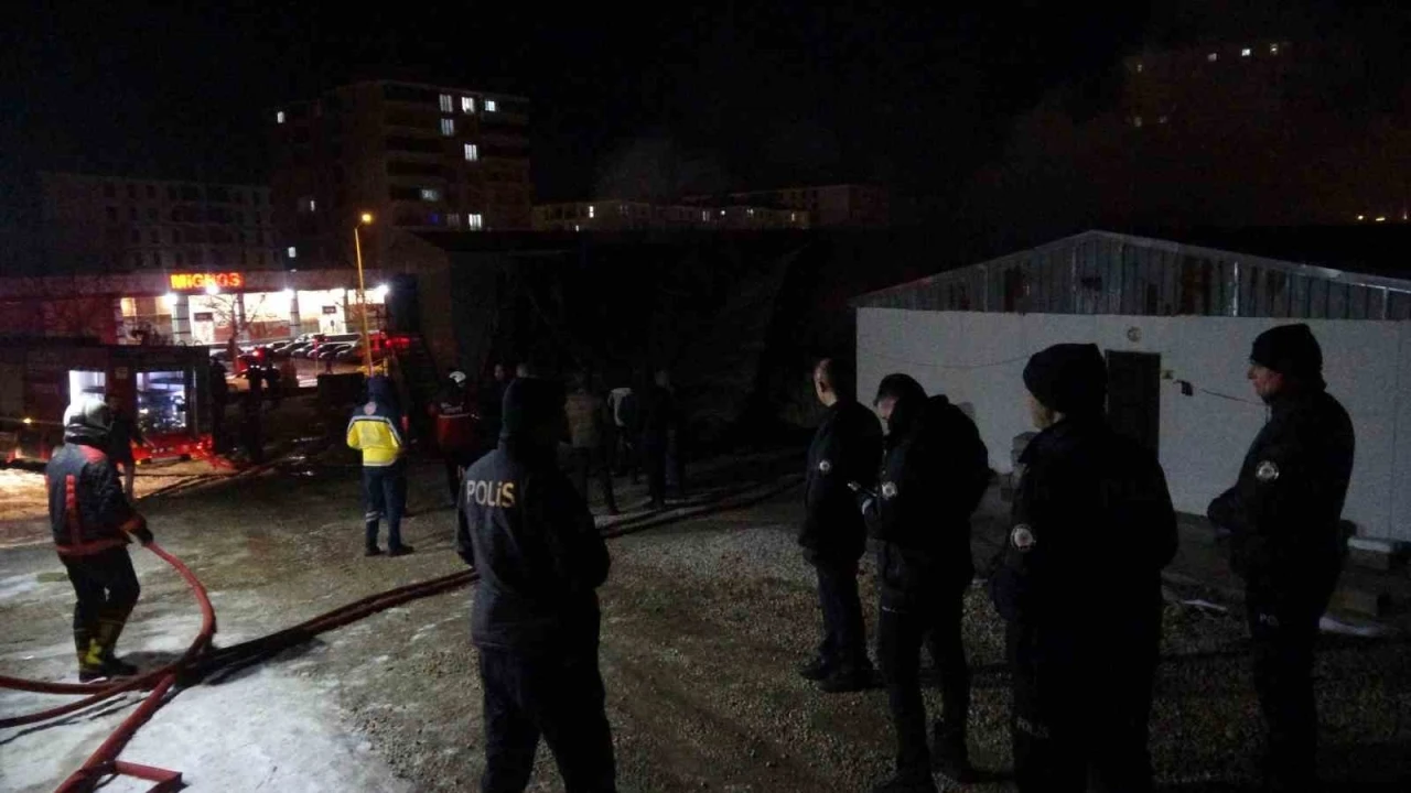 Malatya&rsquo;da şantiyede korkutan yangın
