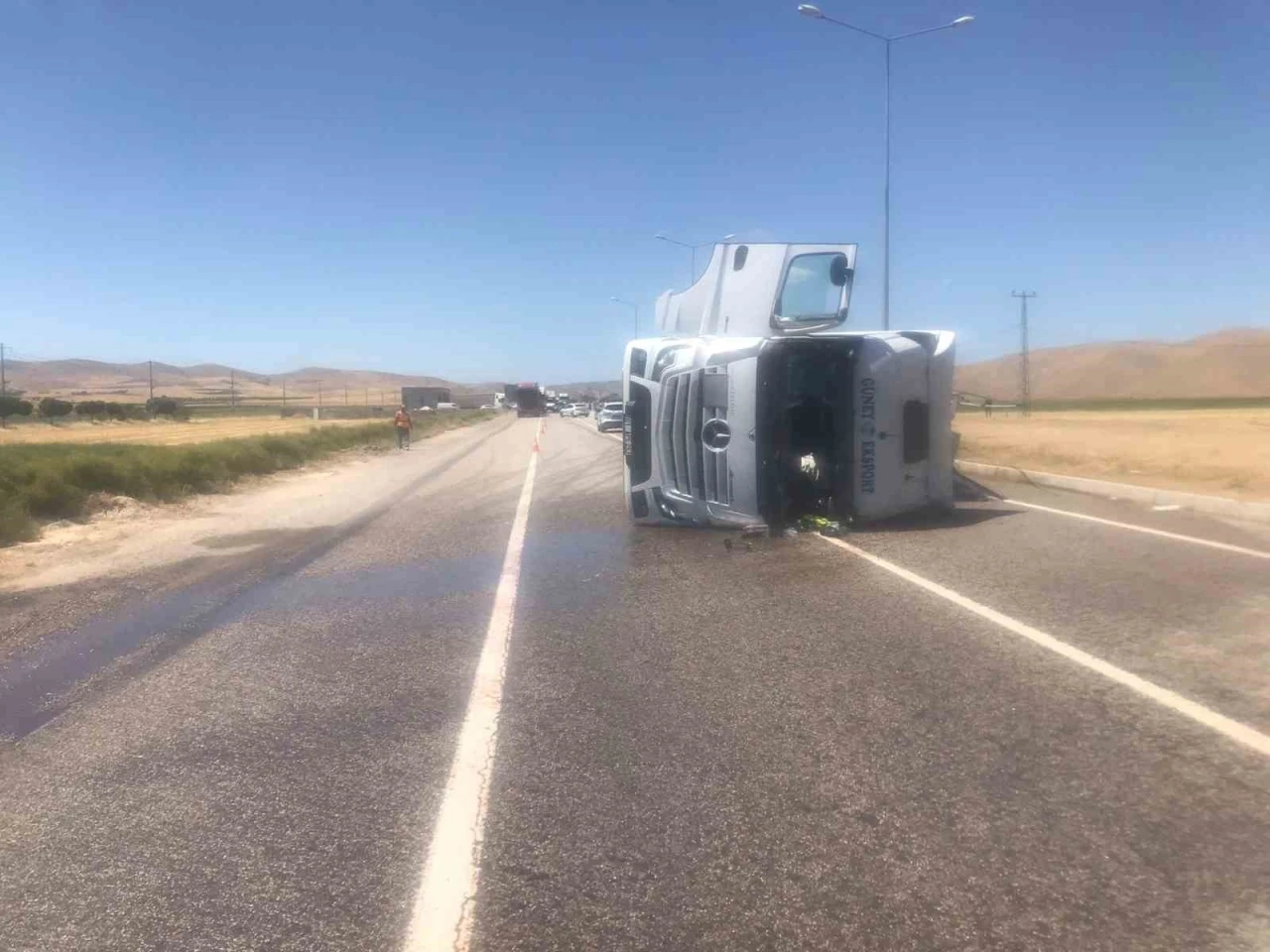 Malatya’da tanker devrildi: 1 kişi yaralandı
