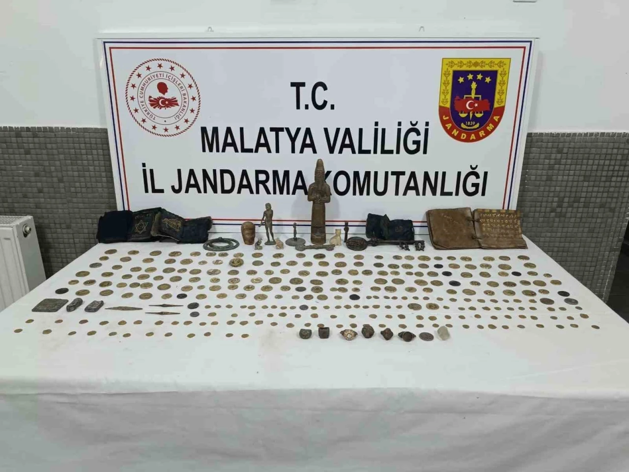 Malatya’da tarihi eser kaçakçılarına operasyon: 2 gözaltı
