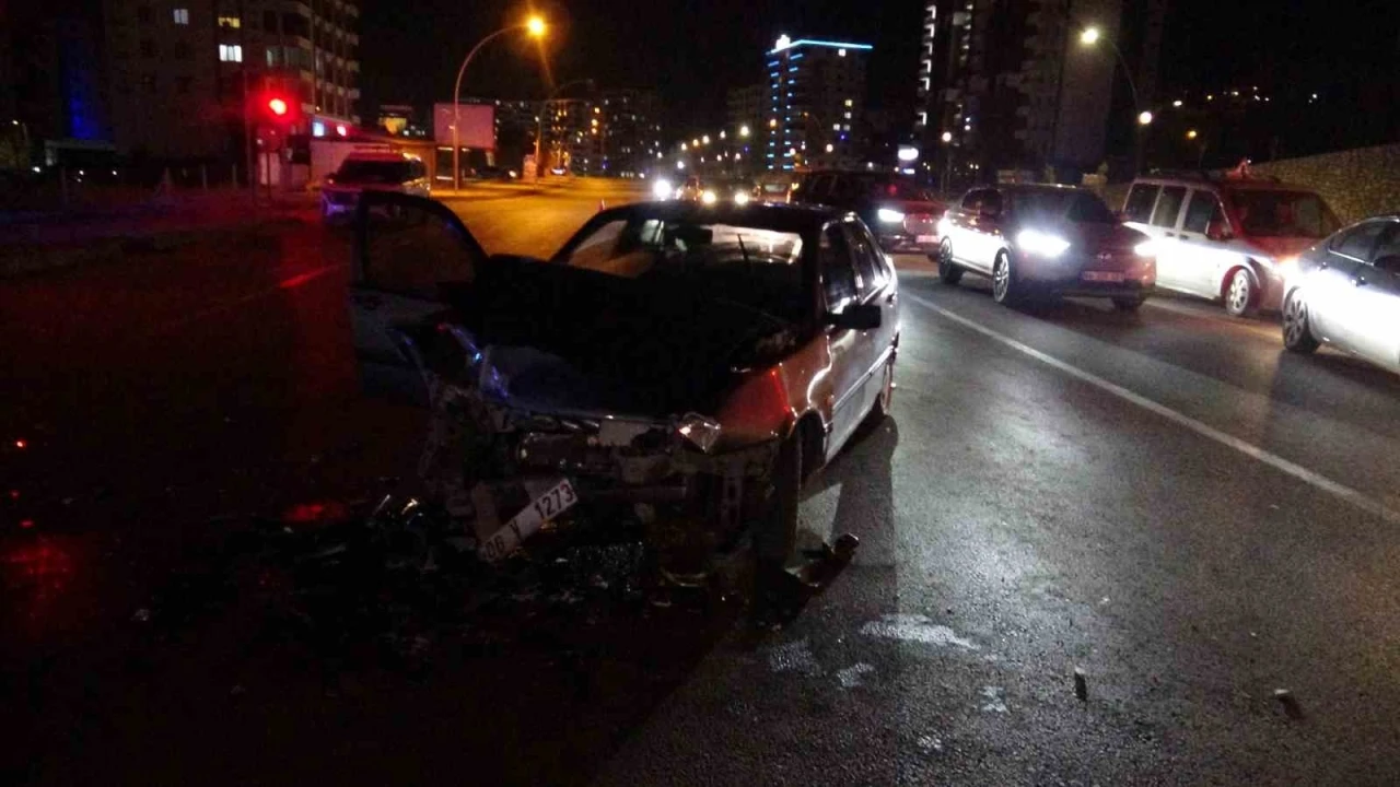 Malatya&rsquo;da tır ile otomobil &ccedil;arpıştı: 3 yaralı
