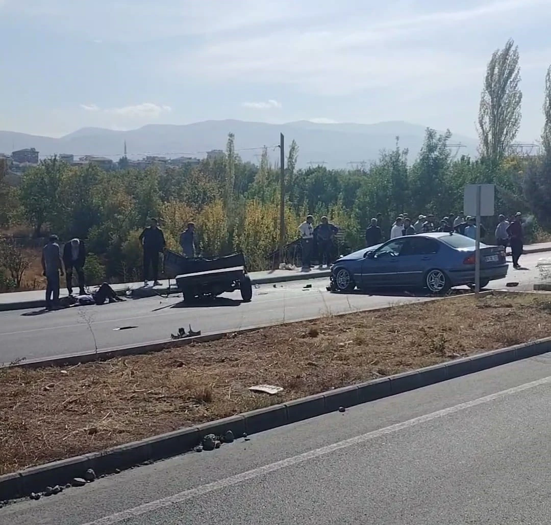 Malatya’da üç aracın karıştığı kazada, 1’i ağır 3 kişi yaralandı
