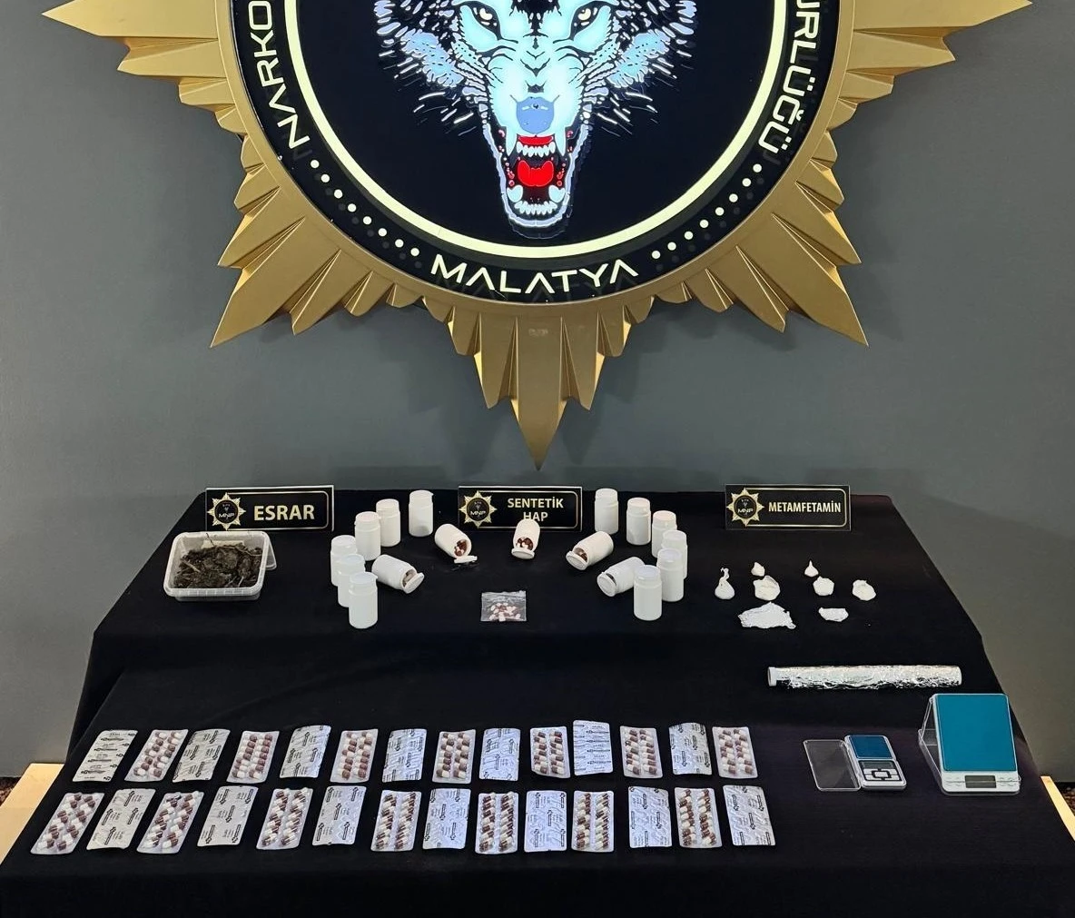 Malatya&rsquo;da zehir tacirlerine b&uuml;y&uuml;k darbe: 13 tutuklama
